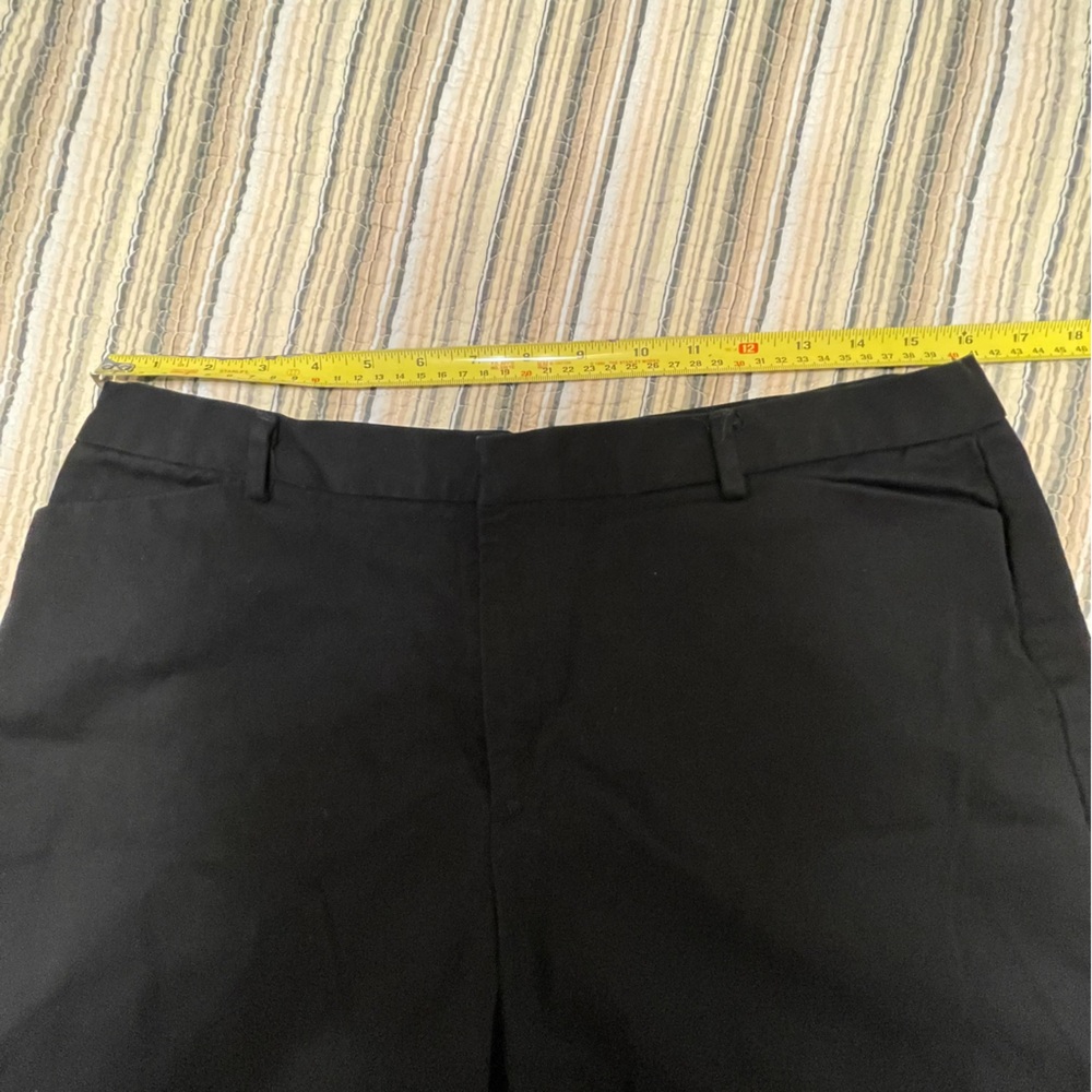 Dockers Women’s 14 Black Flat Front Shorts Classic Style Casual Summer Vacation - Picture 5 of 6